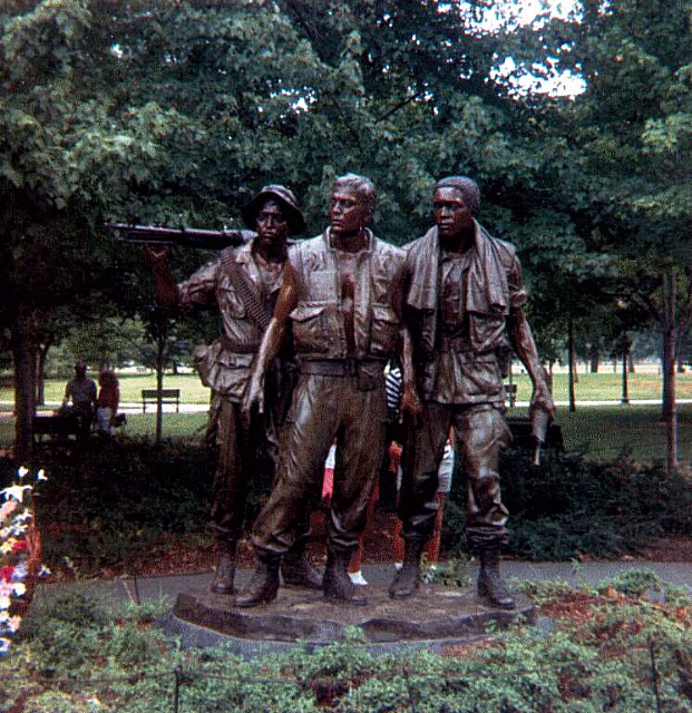 3 Soldiers Statue